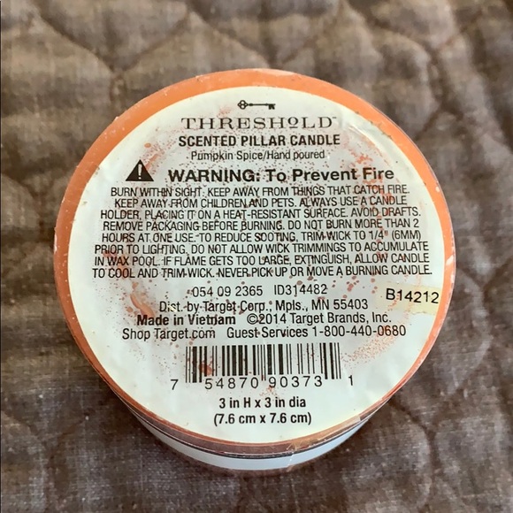 🍂🕯️Pair of Fall Pillar Candles - Picture 7 of 8